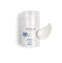 Pure Skin озаряващ дневен крем с ниацинамид и хиалуронова киселина SPF50+